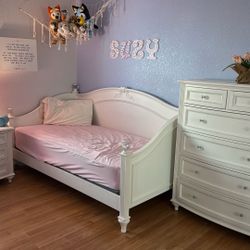 Twin Bed Furniture Set