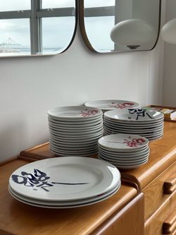 White Ceramic Plate Set with Japanese Calligraphy Design