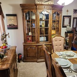 Dinning Rm Set 4pieces, all in excellent condition, 10 table setting 