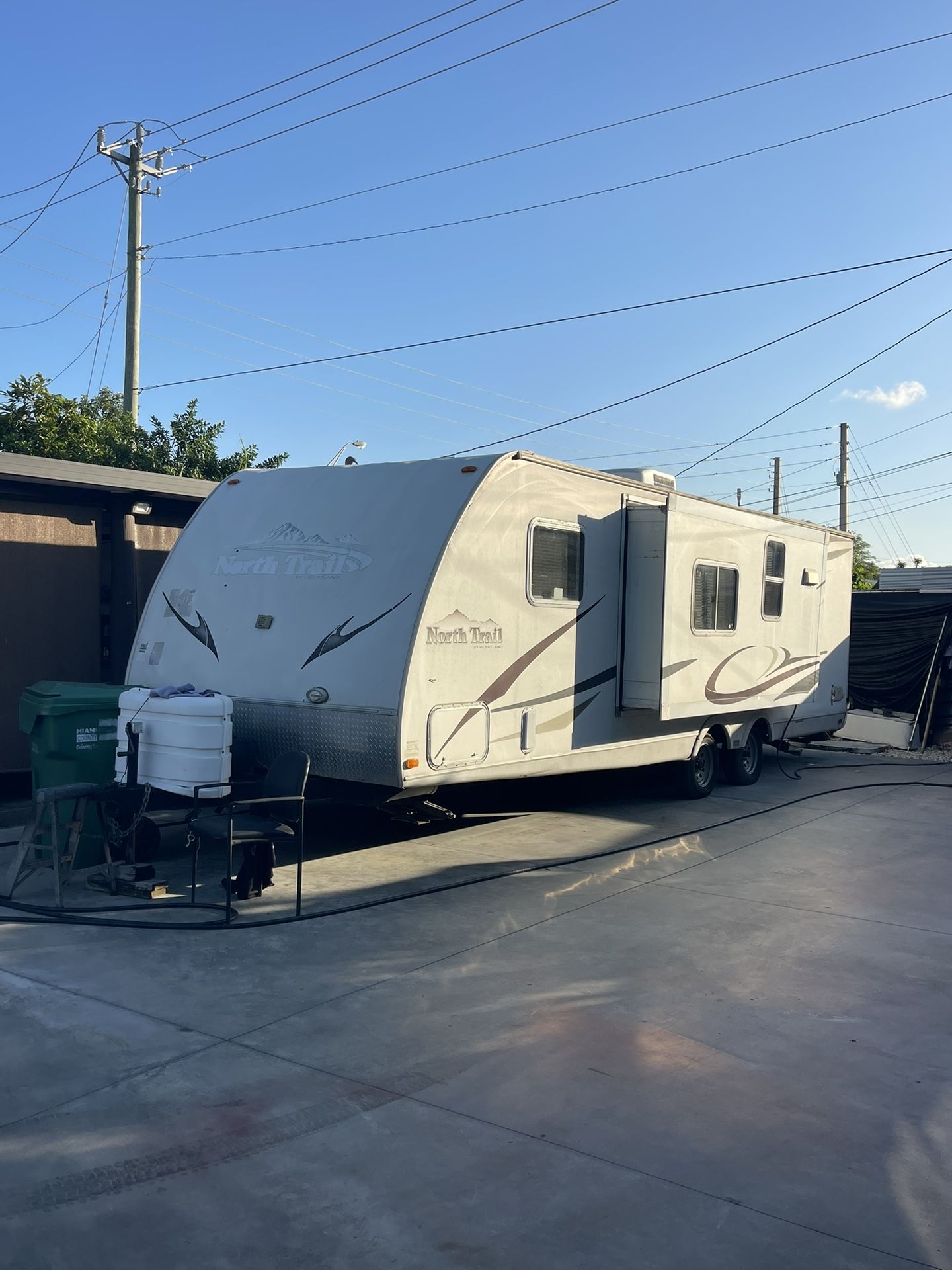 RV 28’ Año 2009 Piso Nuevo