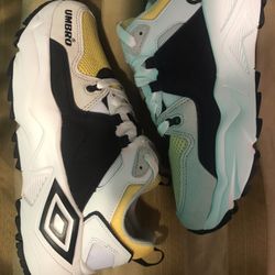 UMBRO SNEAKERS SIZE 9W 7M (NEW)