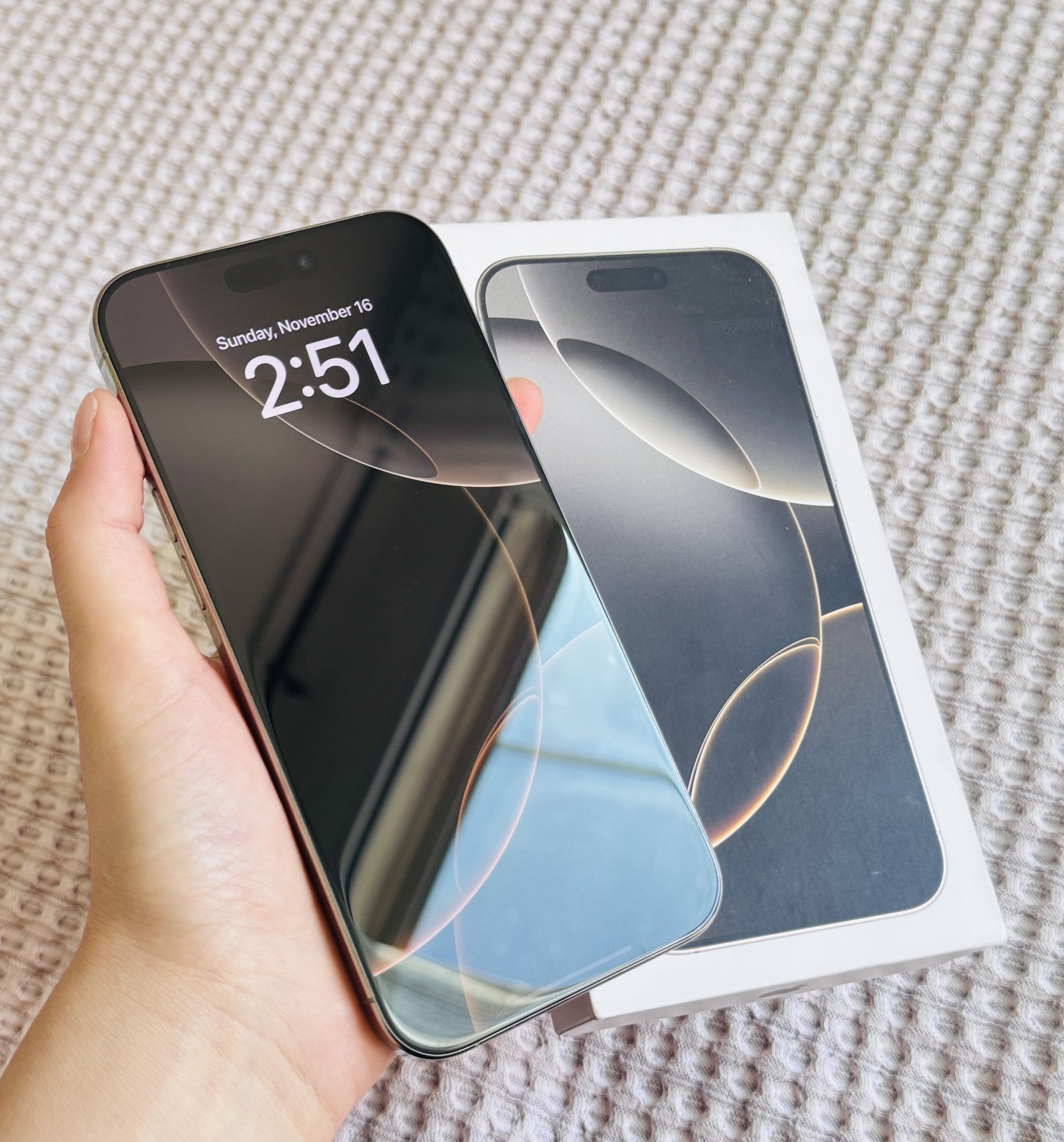 Apple iphone 16 PRO MAX 512GB Factory Unlocked natural titanium color