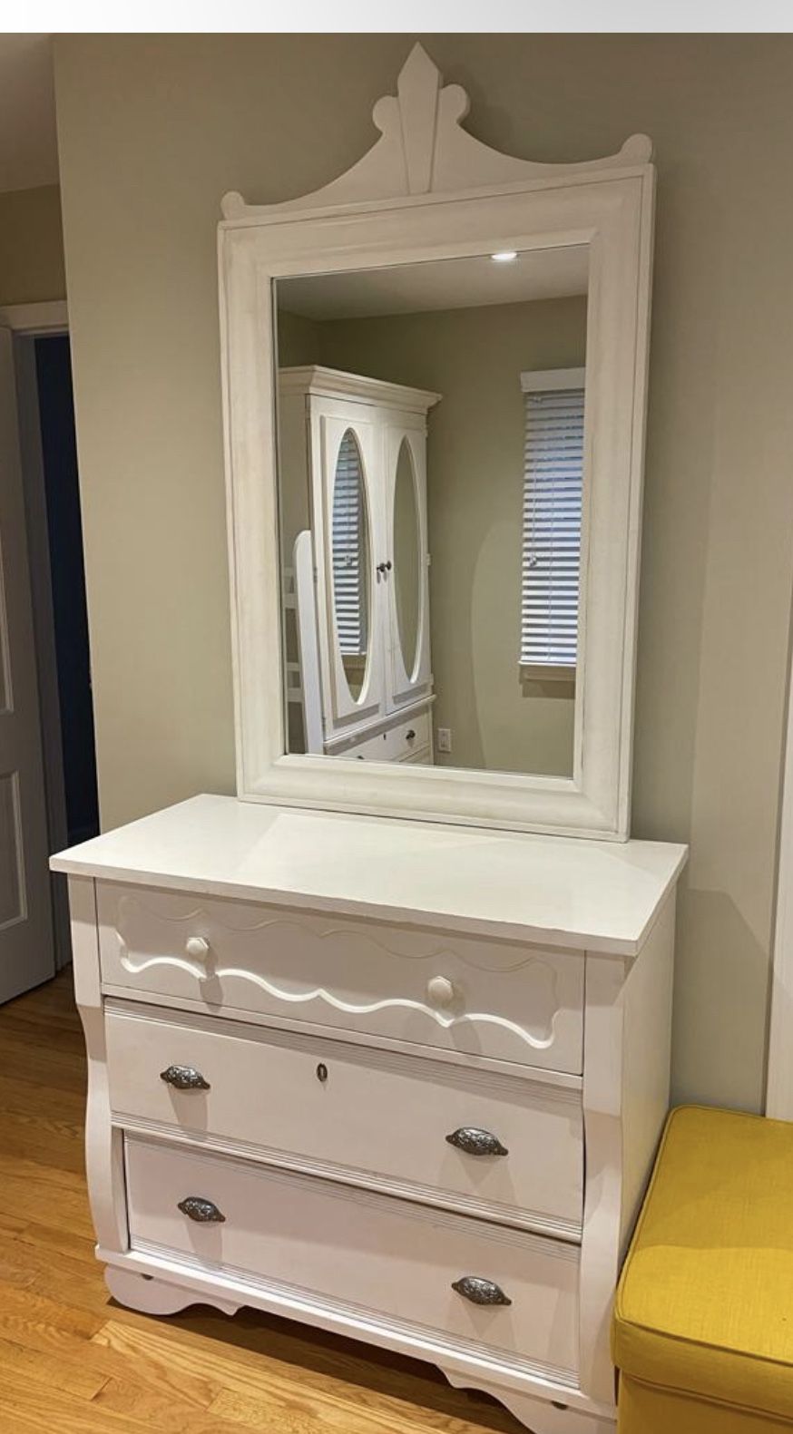 Wooden Chest Of Drawers With Mirror