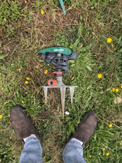 Heavy duty gilmour 3 spike metal sprinkler with quick release