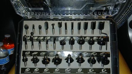 30 pc Carbide-tipped router bit set