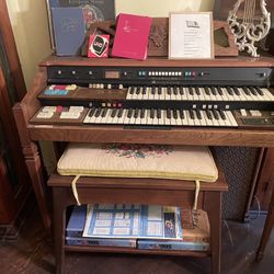 Hammond Organ and Bench