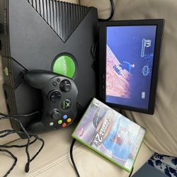 Xbox With Controller , Cables , Good Condition 