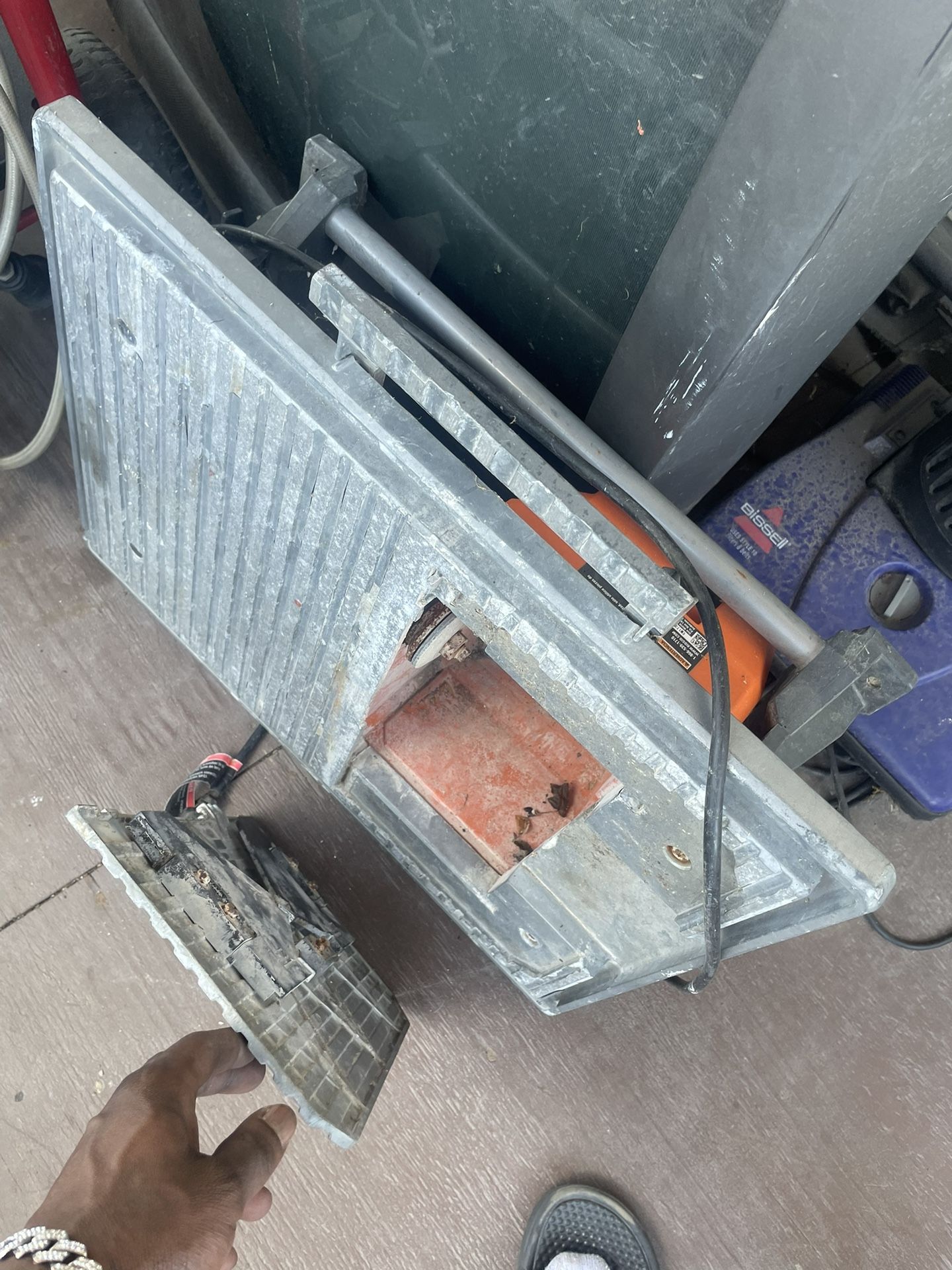 Tile cutter