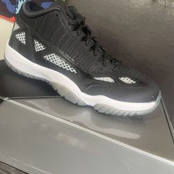 Air Jordan 11 Retro Low IE