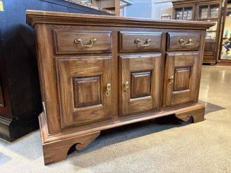 PENNSYLVANIA HOUSE Chippendale Style Solid Oak Buffet