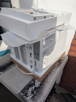 AMANA A/C unit 5000BTU