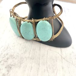 Turquoise Gold Tone Wire Bracelet 