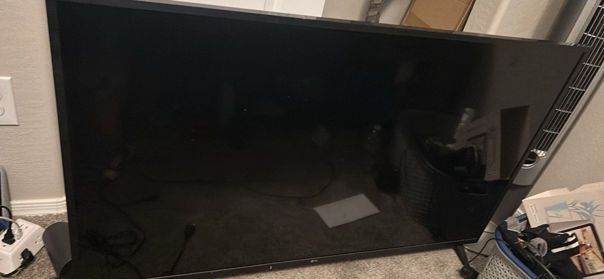 2 Lg TVs