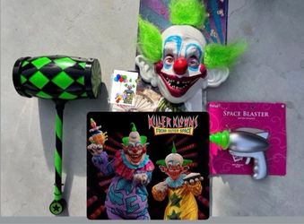 Killer Klowns From Outer Space Shorty Mask , Space Gun, and Scary Clown Hammer new