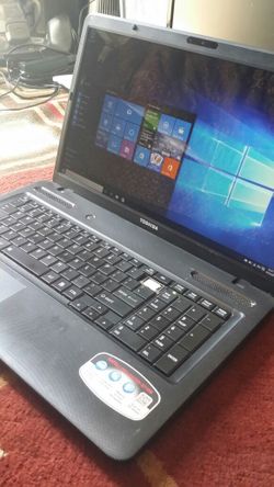 TOSHIBA C675D 17IN LAPTOP