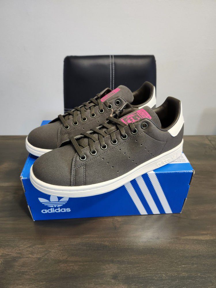 New Adidas Stan Smith (Size 7Y/Size 8.5 Women's)