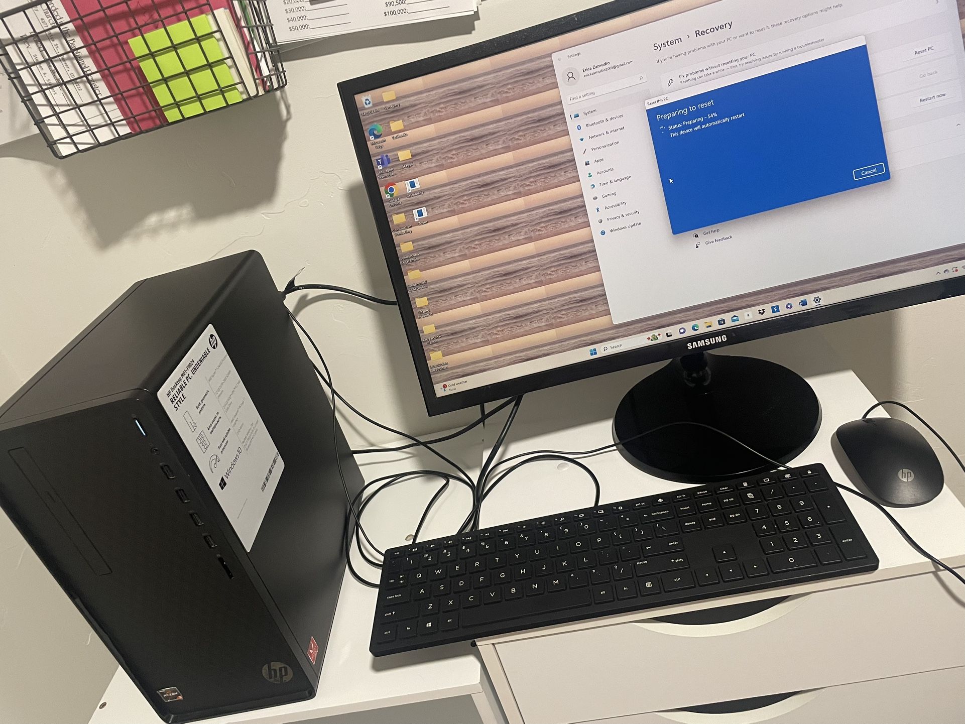 HP Desktop M01-F0024 W/ Samsung Screen