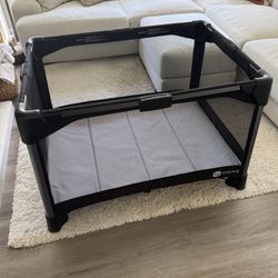 4 Moms Breeze PlayYard/Travel Crib