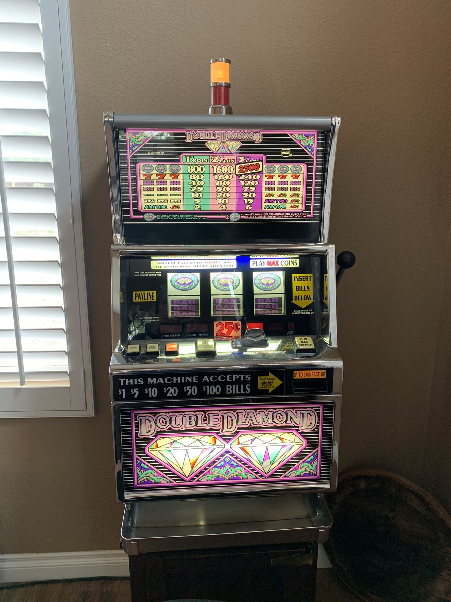 IGT Double Diamond Slot Machine