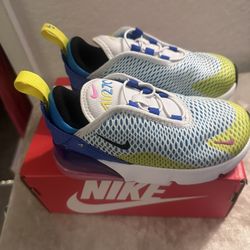 Nike Max 270