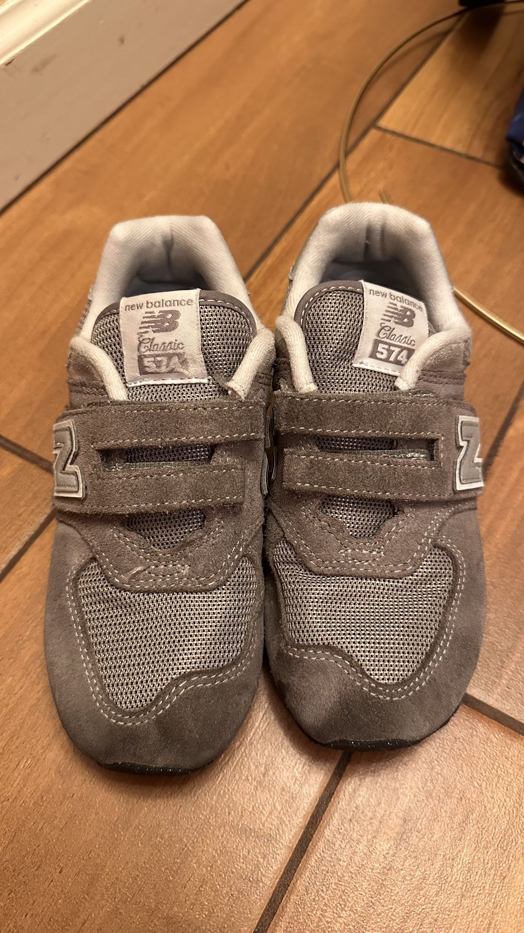 New balance boys snickers