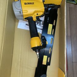 DEWALT Pneumatic 21-Degree Collated Framing Nailer