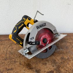 📌DEWALT 20-Volt MAX 7-1/4 in. Cordless Circular Saw (Tool Only)👉$PRECIO FIRME NO MENOS👉$140