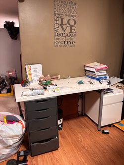 Free desk