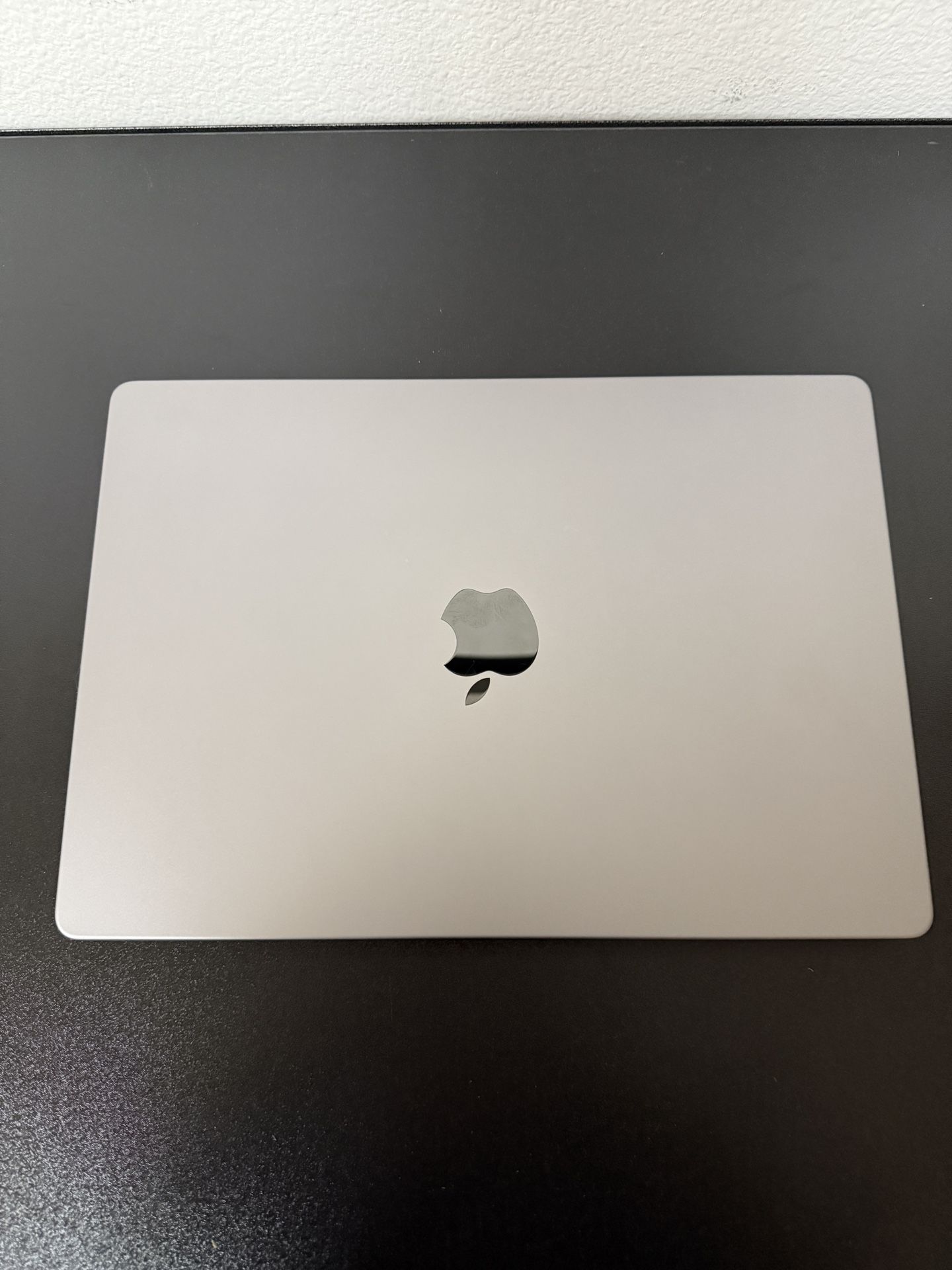 M1 Max MacBook Pro 14” | 32GB/1TB