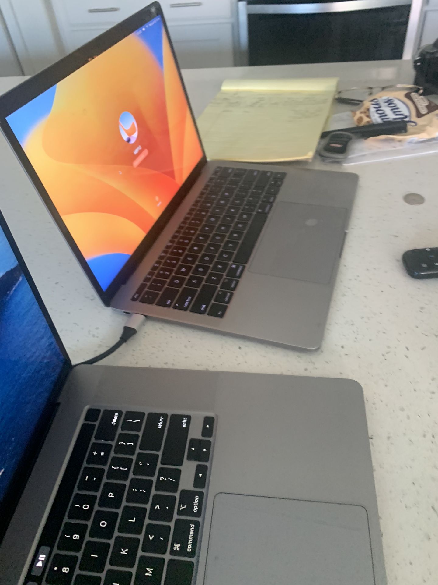 2020 MacBook Pro 8gb 256ssd Sequioa