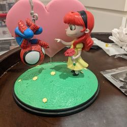 Gentle Giant Spider-Man And Mary Jane Statue 