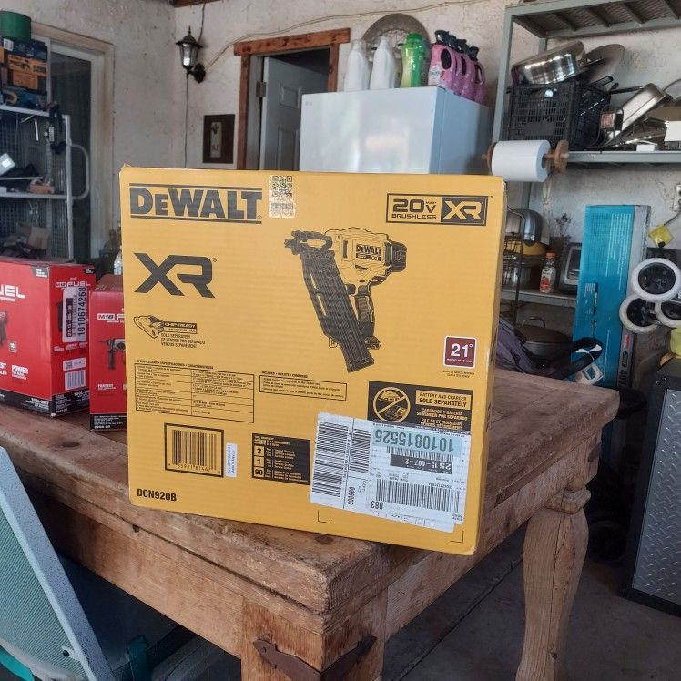 DEWALT
20-Volt 21° Cordless Framing
Nailer (Tool-Only)