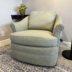 Beautiful Swivel Accent Chair In Linen Weave