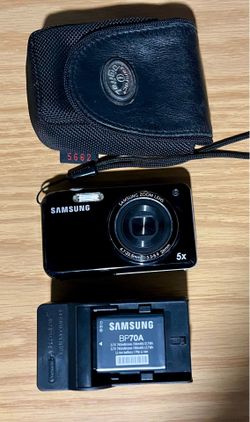 Samsung Compact Digital Camera with Accessories