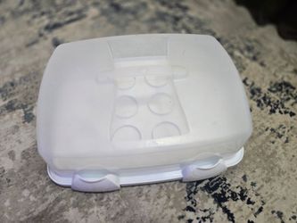 Wilton 12-cupcake carrier