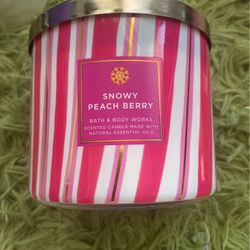 Snowy Peach Berry Candle 