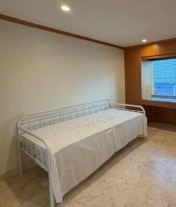 Free twin day bed (white metal)