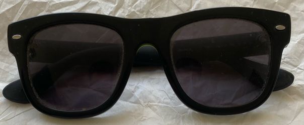 Black Brazil Havaianas Sunglasses - Excellent Condition!