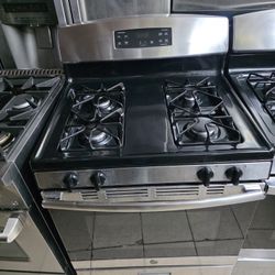 Estufa De Cuatro Hornillas Disponible