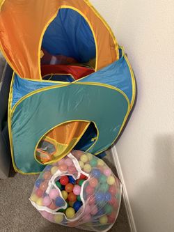 Ball pit and balls set