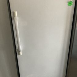Frigidaire Fridge