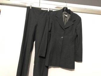 Traje de vestir para mujer marca. bebe