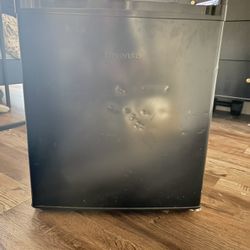 Mini Fridge 