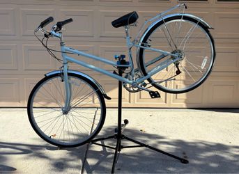 28” Schwinn Wayfarer 7 Hybrid Bike, 700c Wheel, Ages 14+, White, 7 Speed.