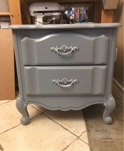Set of 2 night stands