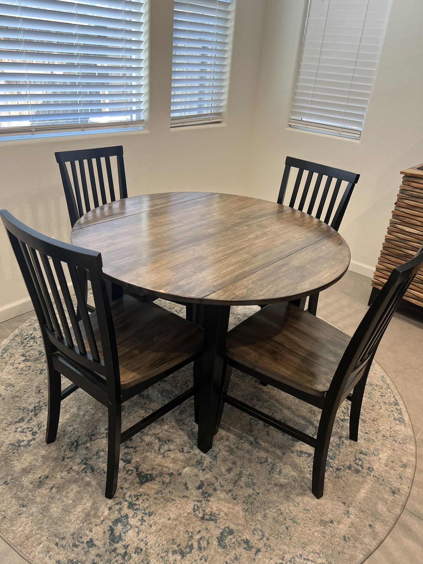 Dining room table and 4 chairs