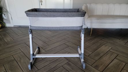 Baby Bassinet with Adjustable Stand and Wheels