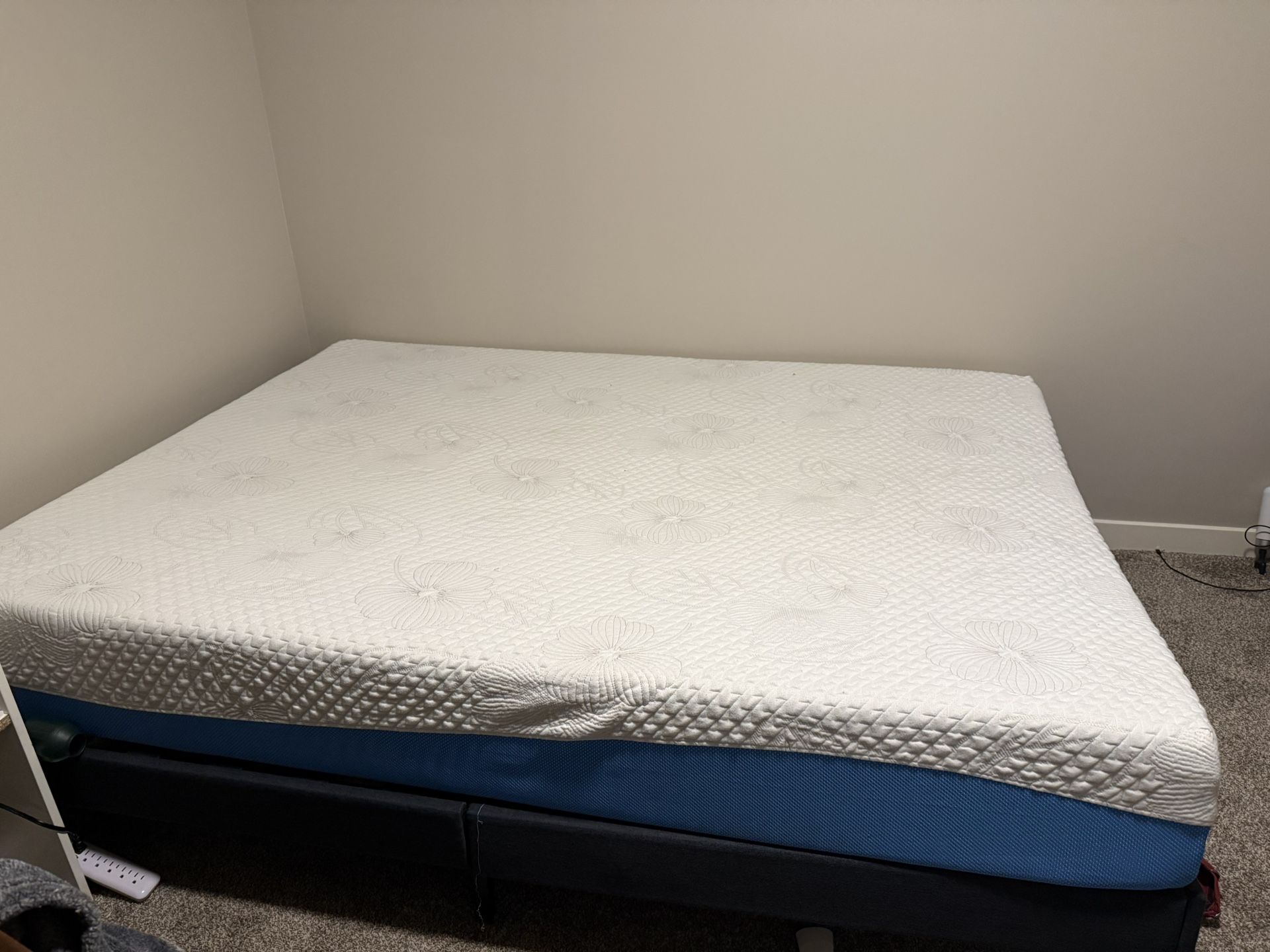 Queen Size Memory Foam Bed
