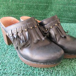 Women's Size 39 8.5-9 Dansko Deni Black Leather Fringe Clogs Shoes