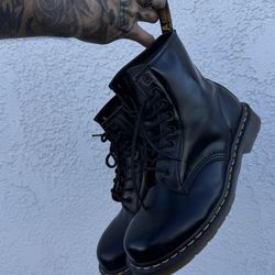 Dr. Martens Black Leather Boots Size 9 – Like New